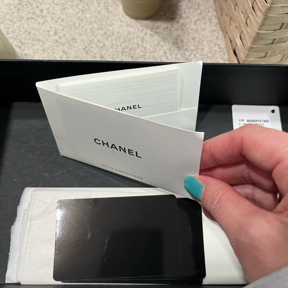 Chanel black/white leather wallet/bag with long chain original packaging - Picture 8 of 13